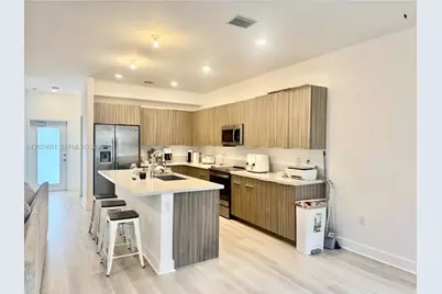 4700 NW 84th Ave #15, Doral, FL 33166 - Photo 7