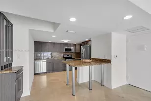 1800 Collins Ave, Miami Beach, FL 33139 - Photo 11