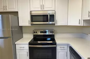 3252 Foxcroft Rd, Miramar, FL 33025 - Photo 9