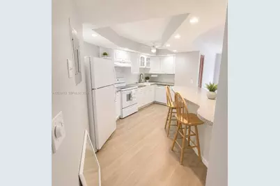 800 Parkview Dr #512, Hallandale Beach, FL 33009 - Photo 17