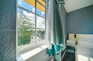 2040 NE 167 Th, North Miami Beach, FL 33162 - Photo 17