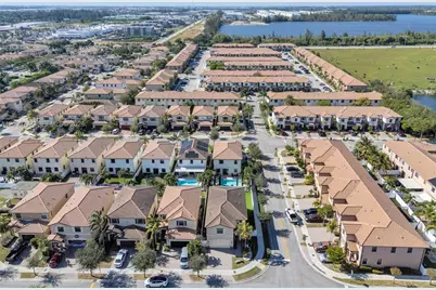 8894 W 34th Ave, Hialeah, FL 33018 - Photo 5