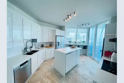 300 S Pointe Dr #705, Miami Beach, FL 33139 - Photo 7