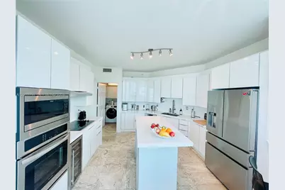 300 S Pointe Dr #705, Miami Beach, FL 33139 - Photo 9