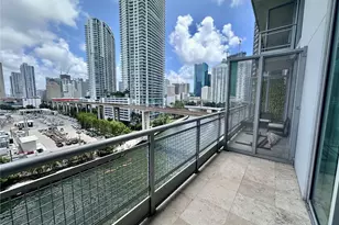 690 SW 1st Ct, Miami, FL 33130 - Photo 3