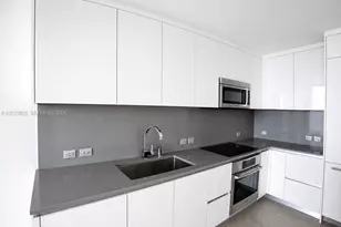 88 SW 7th St, Miami, FL 33130 - Photo 13
