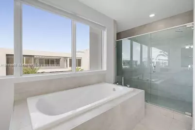 10250 NW 75th Ter, Doral, FL 33178 - Photo 17