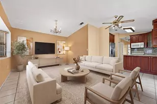 983 W 42nd Pl, Hialeah, FL 33012 - Photo 9