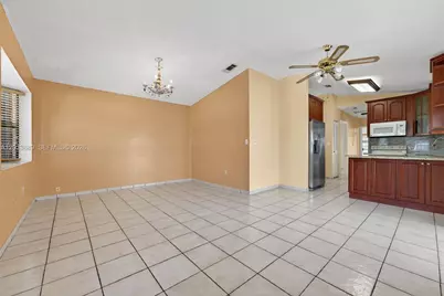 983 W 42nd Pl, Hialeah, FL 33012 - Photo 5