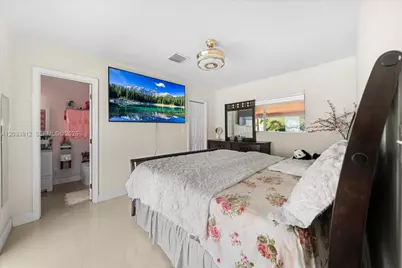 9915 Santos Dr, Cutler Bay, FL 33189 - Photo 11