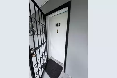 645 NE 121st St #304, North Miami, FL 33161 - Photo 17