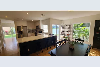 320 SW 99th Ave, Pembroke Pines, FL 33025 - Photo 1