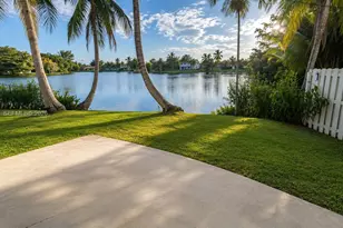 320 SW 99th Ave, Pembroke Pines, FL 33025 - Photo 35