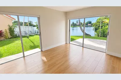 320 SW 99th Ave, Pembroke Pines, FL 33025 - Photo 5