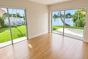 320 SW 99th Ave, Pembroke Pines, FL 33025 - Photo 5