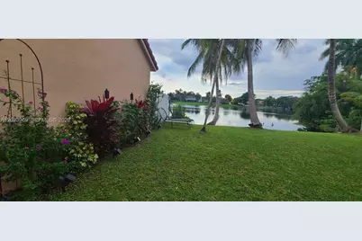 320 SW 99th Ave, Pembroke Pines, FL 33025 - Photo 7