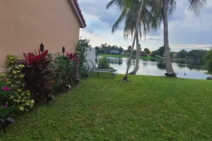 320 SW 99th Ave, Pembroke Pines, FL 33025 - Photo 7