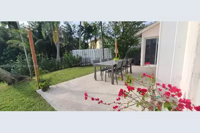 320 SW 99th Ave, Pembroke Pines, FL 33025 - Photo 31