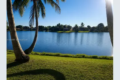 320 SW 99th Ave, Pembroke Pines, FL 33025 - Photo 17