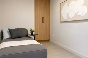 121 NE 5th St, Miami, FL 33132 - Photo 5