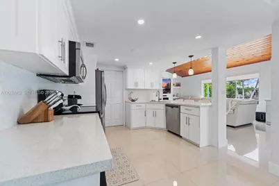 9780 SW 19th St, Miami, FL 33165 - Photo 7
