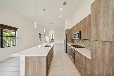 7635 NW 103rd Pl, Doral, FL 33178 - Photo 17