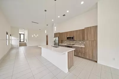 7635 NW 103rd Pl, Doral, FL 33178 - Photo 19
