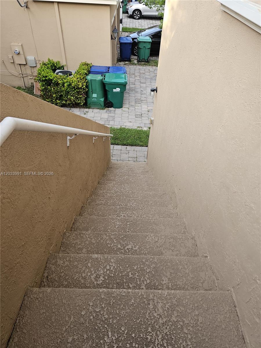 17066 SW 95th Terrace main architectural view