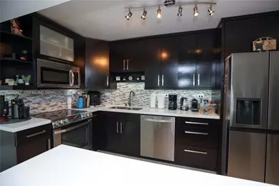 7135 Collins Ave #735, Miami Beach, FL 33141 - Photo 9