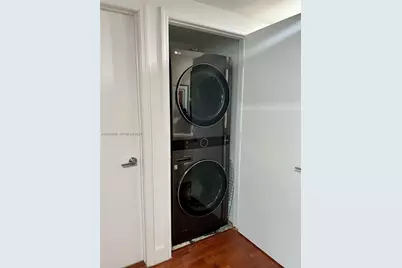 500 Brickell Ave #1410, Miami, FL 33131 - Photo 23