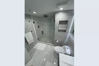 31 SE 5th St #3103, Miami, FL 33131 - Photo 9