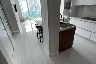 31 SE 5th St, Miami, FL 33131 - Photo 3