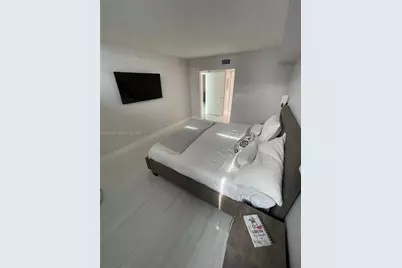 31 SE 5th St #3103, Miami, FL 33131 - Photo 7