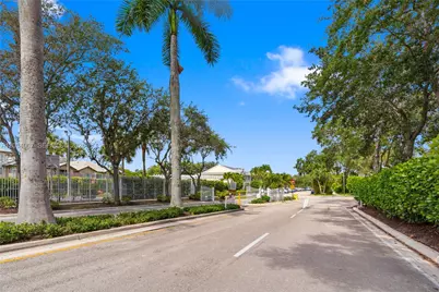 9928 NW 57th Manor, Coral Springs, FL 33076 - Photo 27