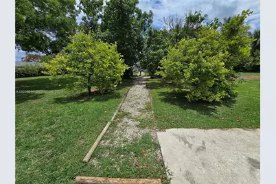 20595 SW 190th St, Miami, FL 33187 - Photo 13