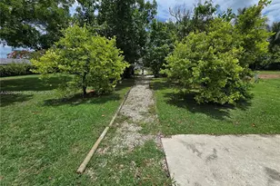 20595 SW 190th St, Miami, FL 33187 - Photo 13