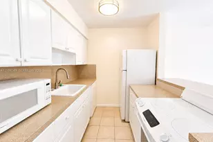 3217 NE 7th Pl, Pompano Beach, FL 33062 - Photo 9
