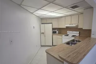 9429 Fontainebleau Blvd, Miami, FL 33172 - Photo 5