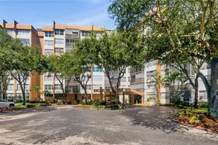 1300 St Charles Pl, Pembroke Pines, FL 33026 - Photo 23