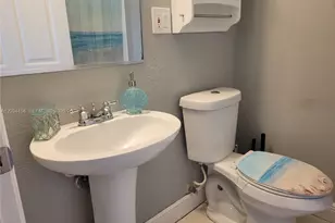 2560 NE 8th Terrace, Pompano Beach, FL 33064 - Photo 21