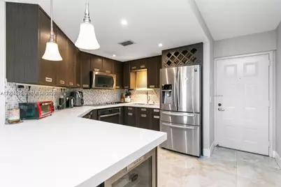 8323 Lake Dr #504, Doral, FL 33166 - Photo 3