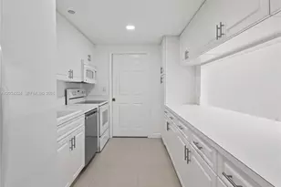 9805 NW 52nd St, Doral, FL 33178 - Photo 9