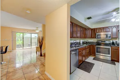 7661 NW 38th Ct, Sunrise, FL 33351 - Photo 7