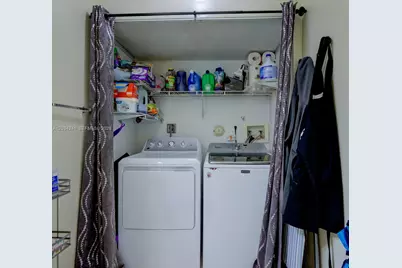 7661 NW 38th Ct, Sunrise, FL 33351 - Photo 15