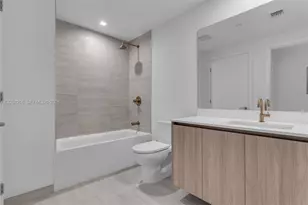 77 SE 5th St, Miami, FL 33131 - Photo 13