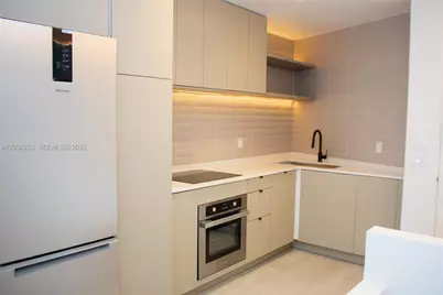 2899 Collins Ave #1422, Miami Beach, FL 33140 - Photo 3