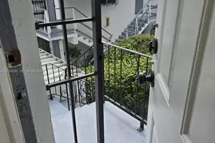 364 SW 11th St, Miami, FL 33130 - Photo 23