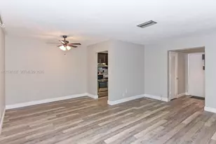 298 SW 6th St, Boca Raton, FL 33432 - Photo 17