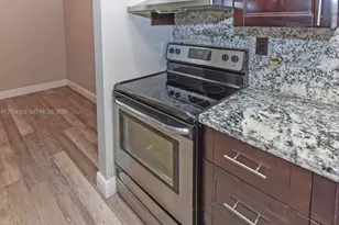 298 SW 6th St, Boca Raton, FL 33432 - Photo 11