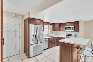 210 NW 87th Ave, Miami, FL 33172 - Photo 13
